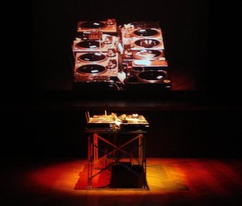 Setup with video projection at Goethe-Institut in Buenos Aires (2007)